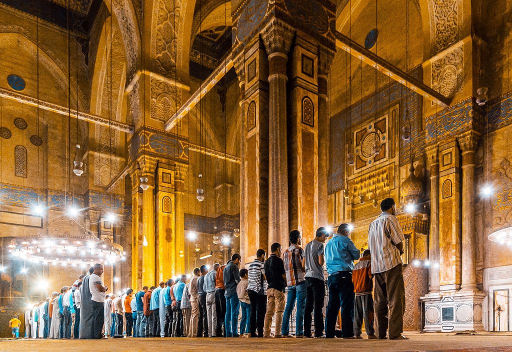 Orações na Mesquita Hassan