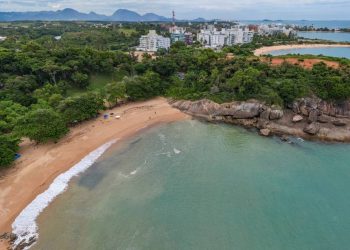 Conheça as 10 melhores praias do Espírito Santo 🇧🇷