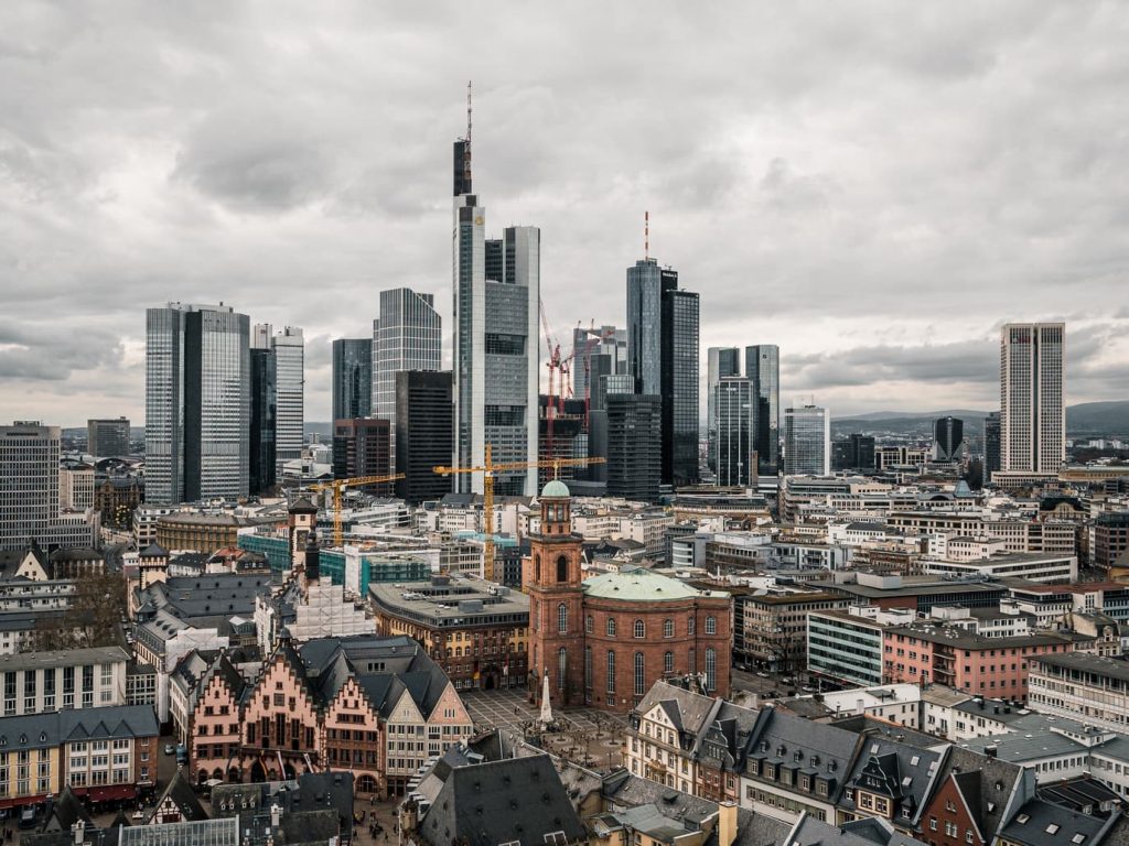Commerzbank Tower em Frankfurt na Alemanha, um dos prédios mais altos da União Europeira