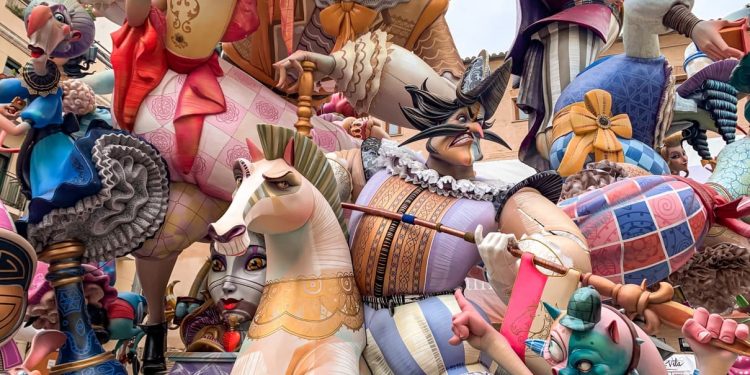 Tudo sobre o espetáculo das Fallas em Valência 🇪🇸