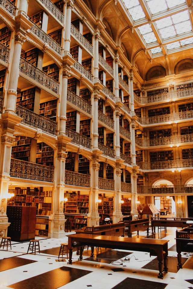 Biblioteca The George Peabody Library nos Estados Unidos